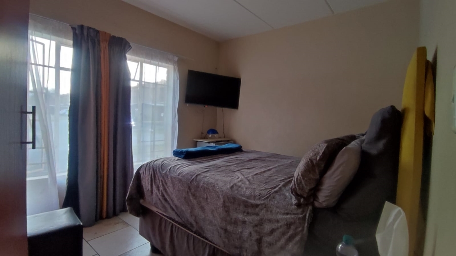 2 Bedroom Property for Sale in Waterval East North West